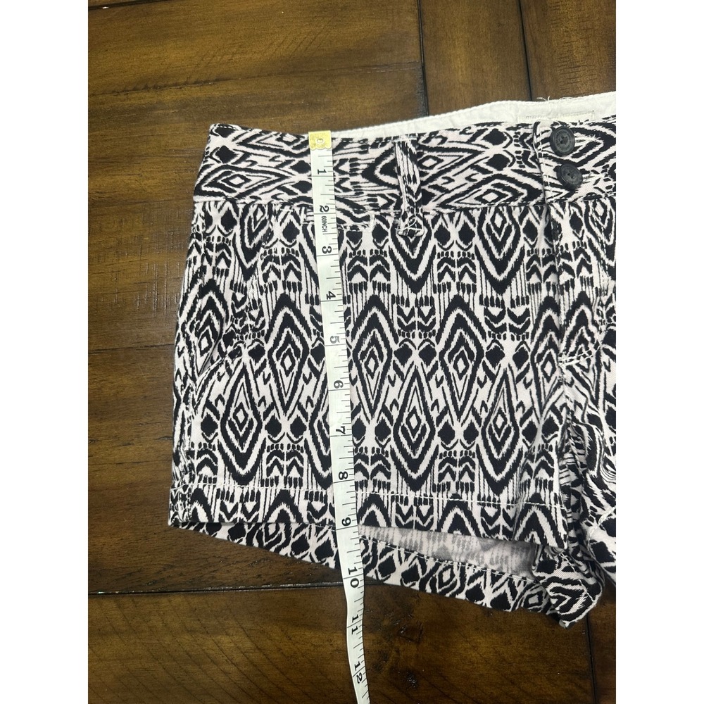 American Eagle Outfitters Black White Tribal Ikat Geometric Shorts Size 4 - Picture 6 of 8